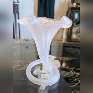 1920 𑁍 Unique vase 𑁍 Elegant shape like a lily